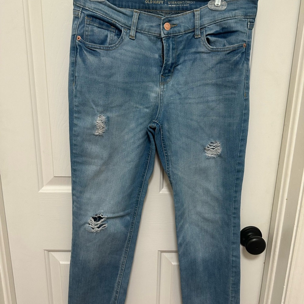 0177 Old Navy Women'sโ Light Blue Straight Leg Distressed Jeans Mid-rise size 6